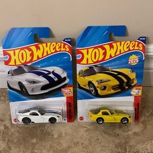 Hot Wheels 2013 SRT Viper White and Yellow 1996 Viper GTS NEW Dodge Then & Now